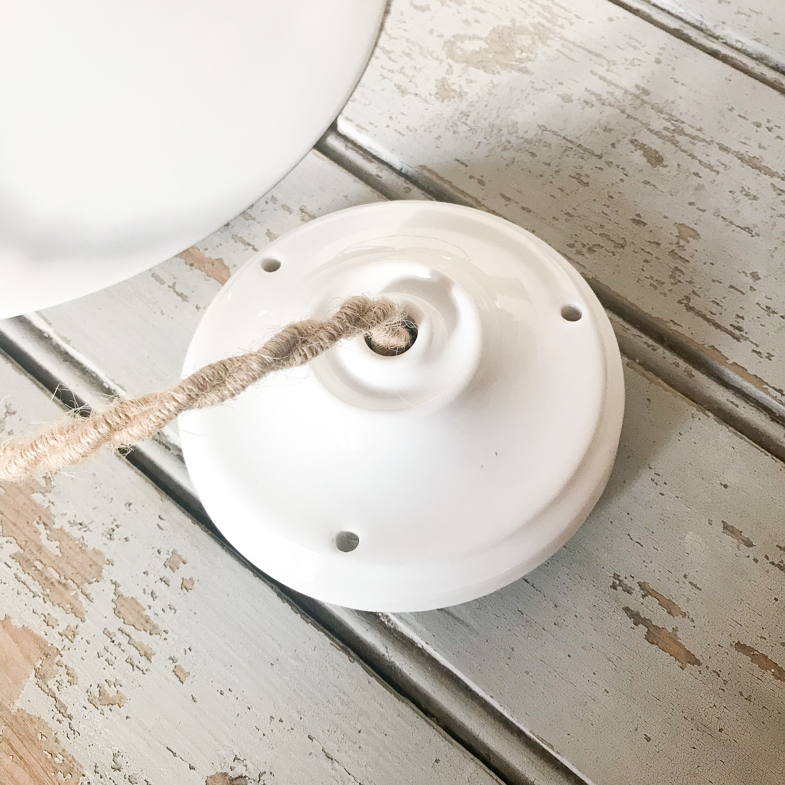 Old opaline flat suspension