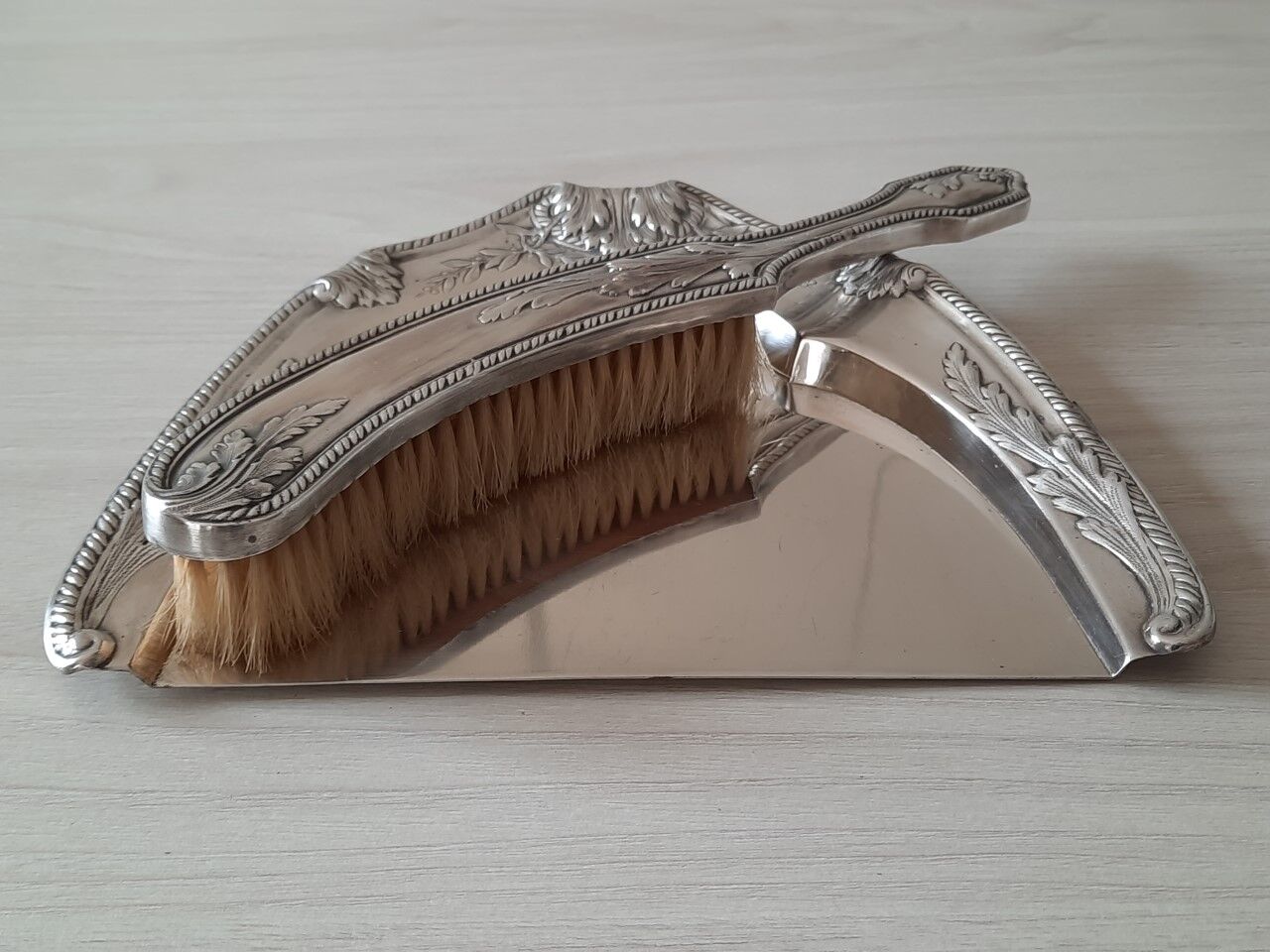 Silver metal crumb