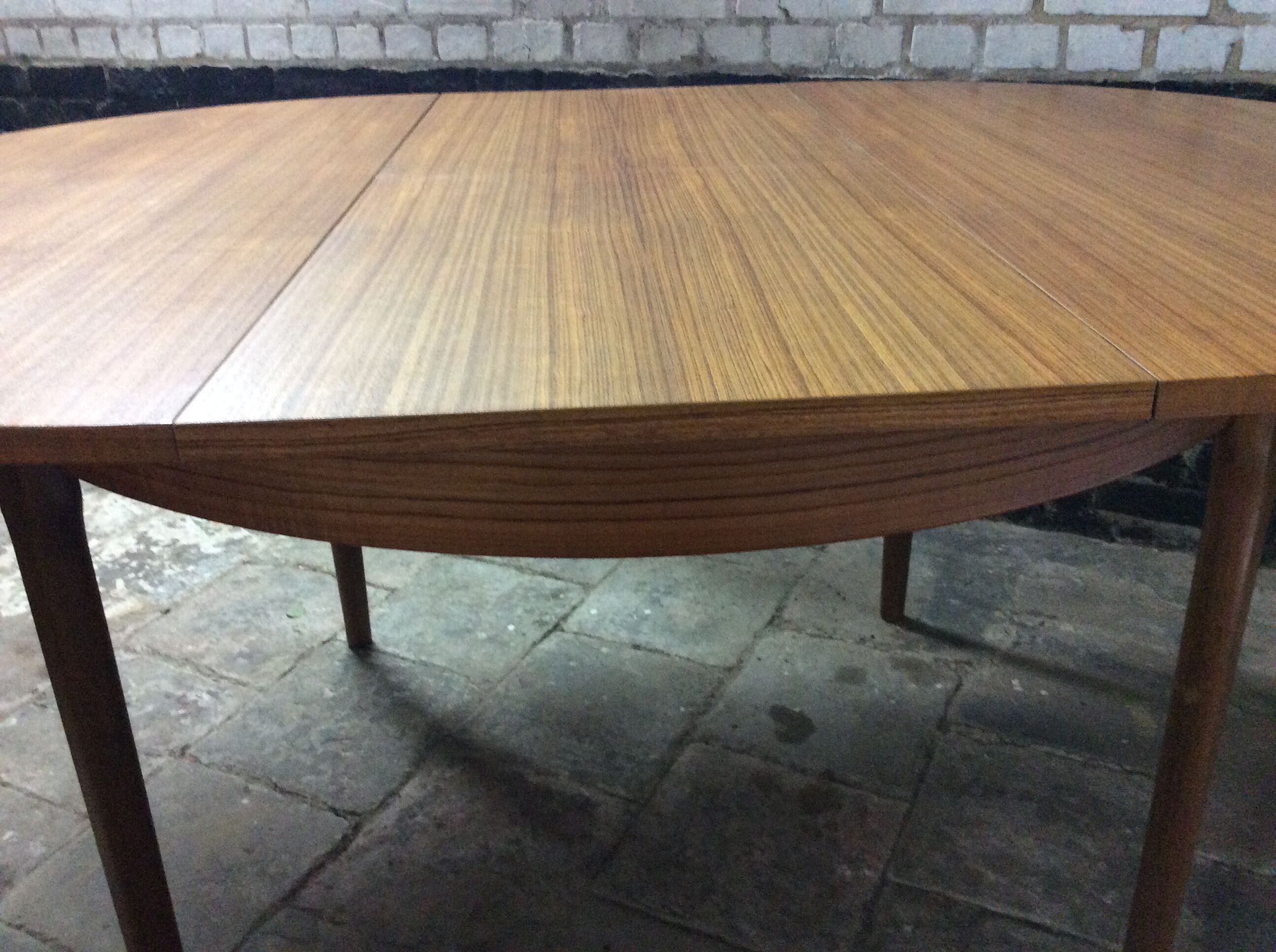 Vintage dining expandable room table