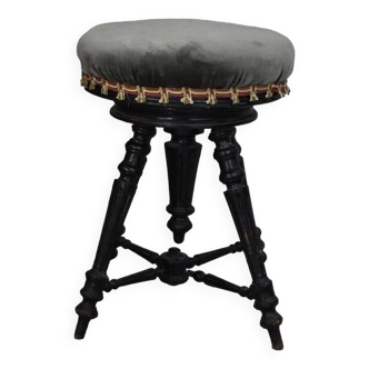 Pianist stool