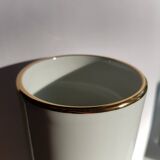 Vase en porcelaine blanche de Limoges à décor bleu et bord doré