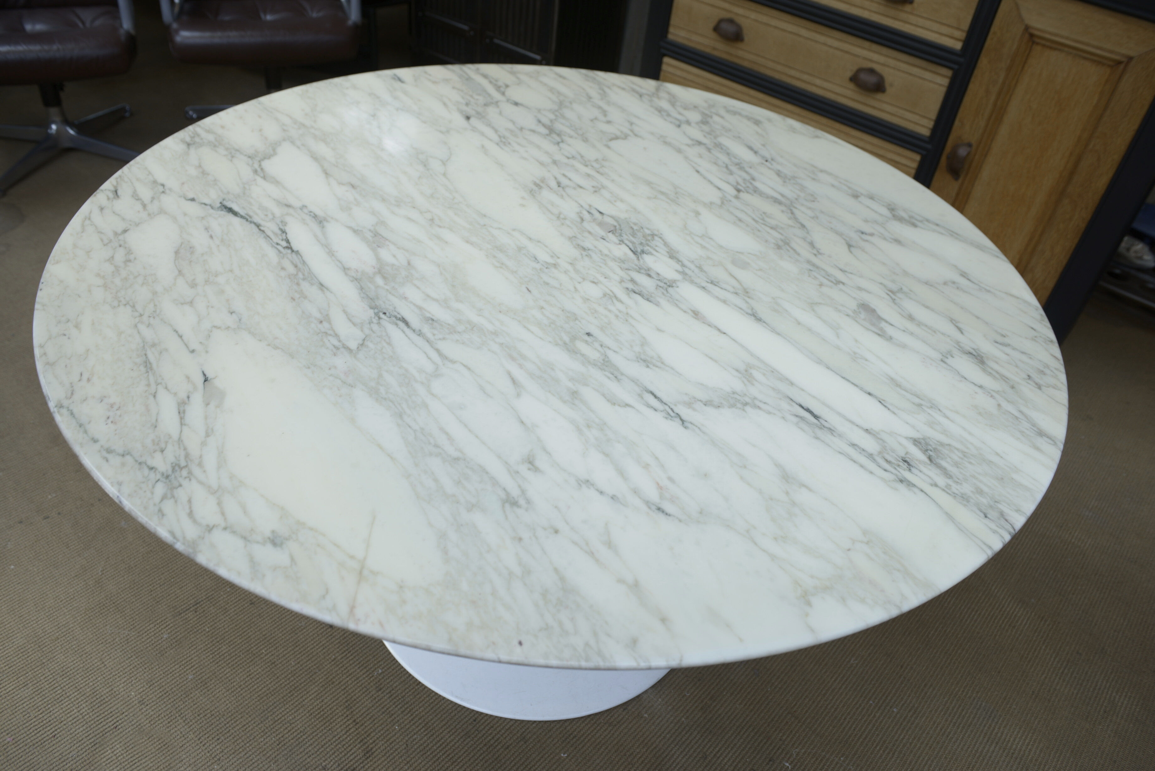 Round table "tulip 137" in marble, Eero Saarinen, Knoll 1960