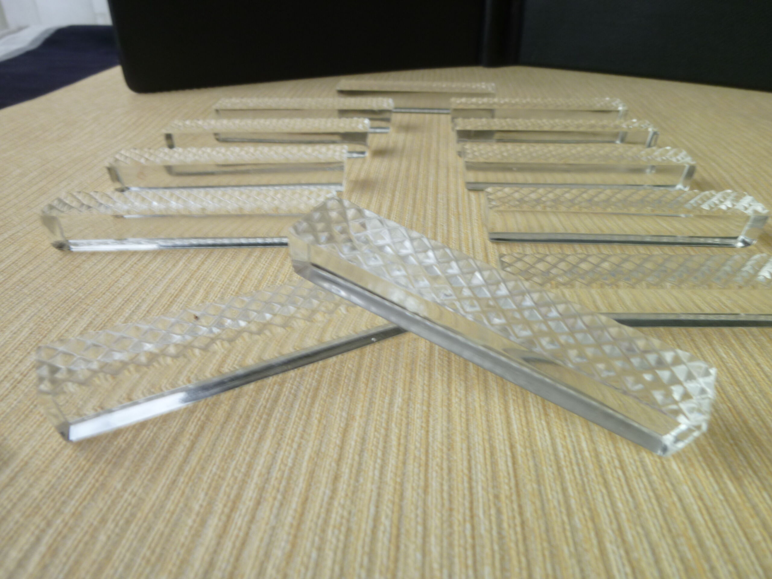 Box of 12 lead crystal knife door 24% diamond size