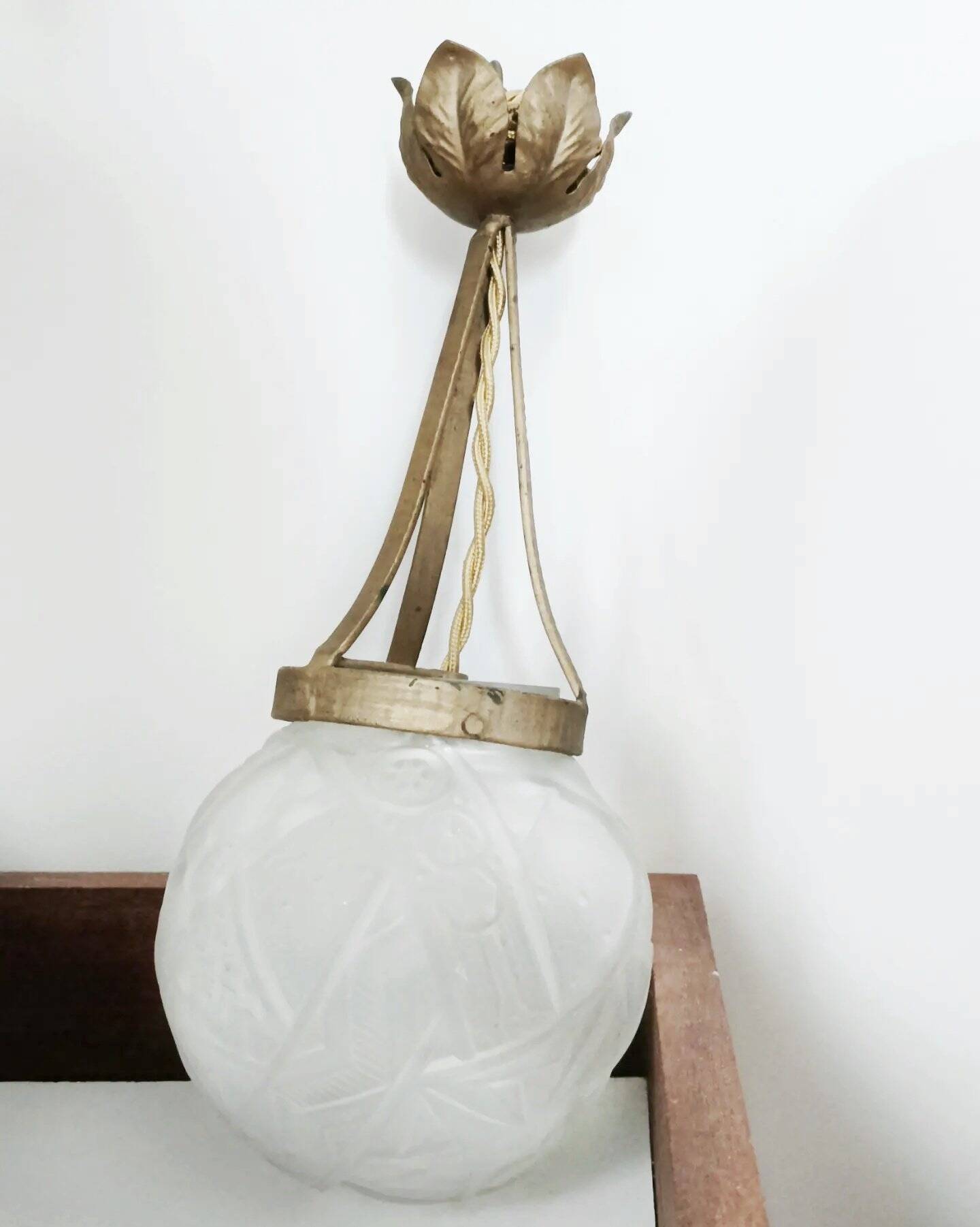 Suspension / lustre globe verre années 30