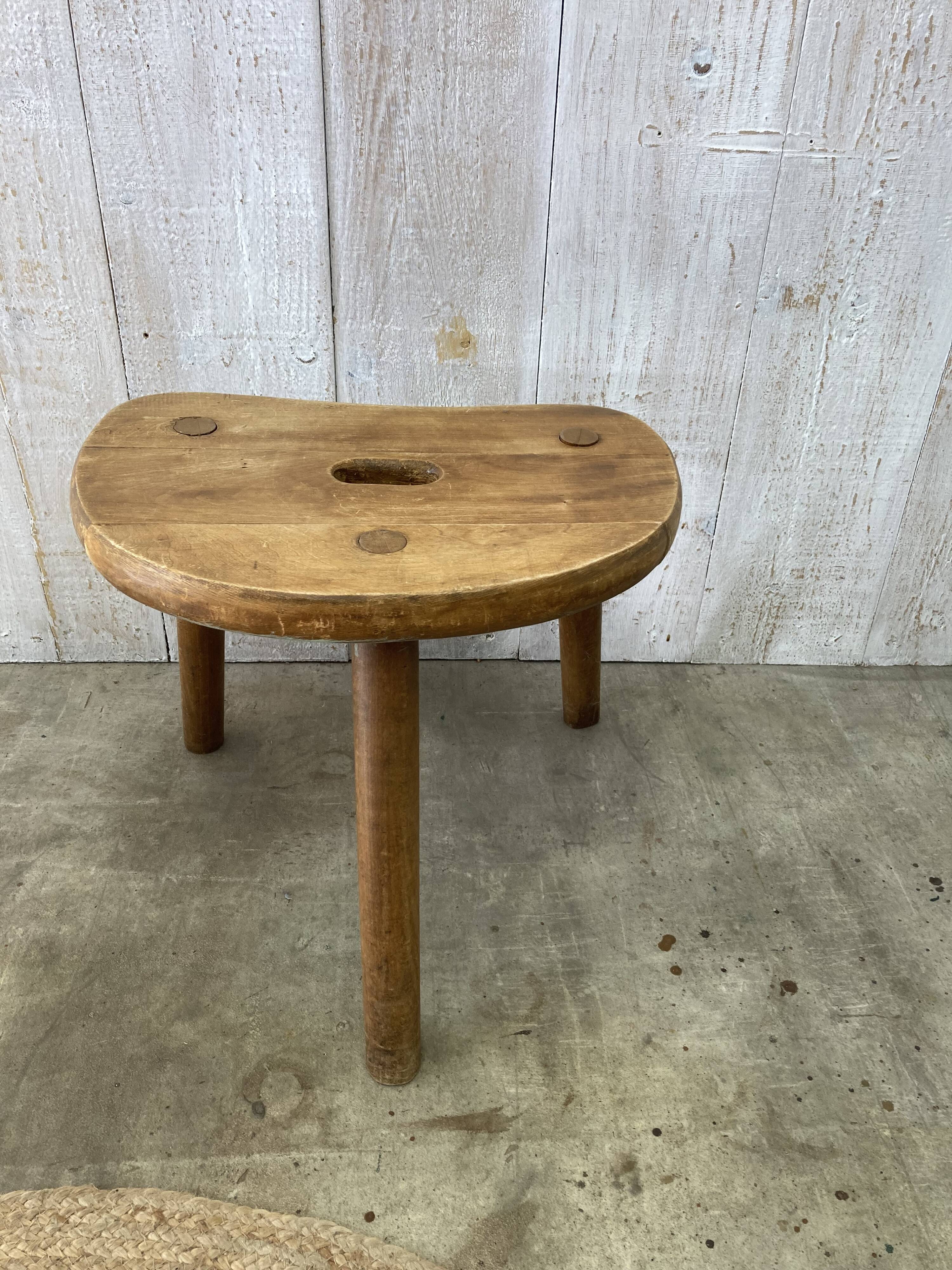 Tripod farm stool
