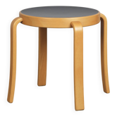 Tabouret bas Magnus Olesen série 8000, Danemark, années 1980.