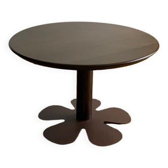 Coffee table with petal foot