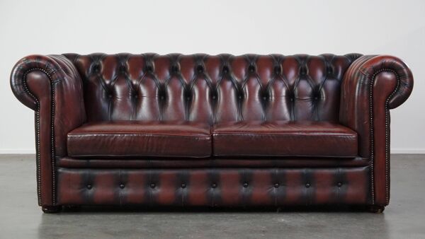 Canapé chesterfield 2,5 places en cuir de vachette flammé rouge foncé