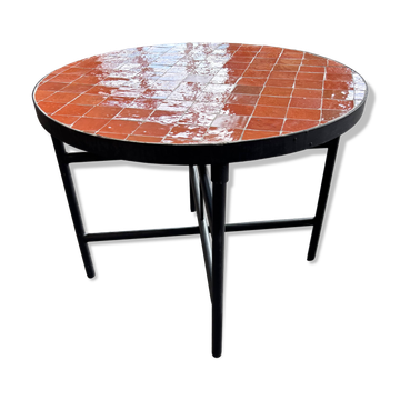 Table basse orange en zellige fait main au Maroc