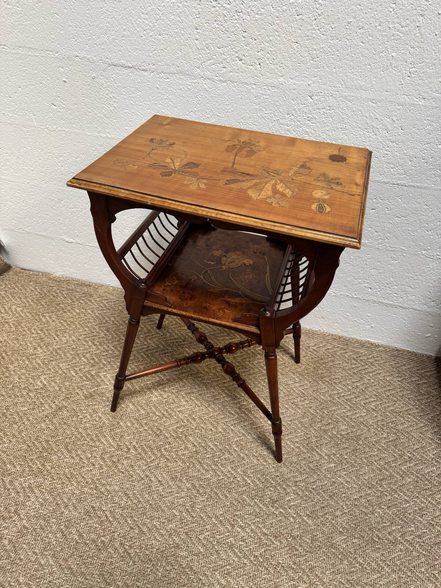 Table d’appoint / Lecture Style Esthétique Victorien, marqueterie 1880