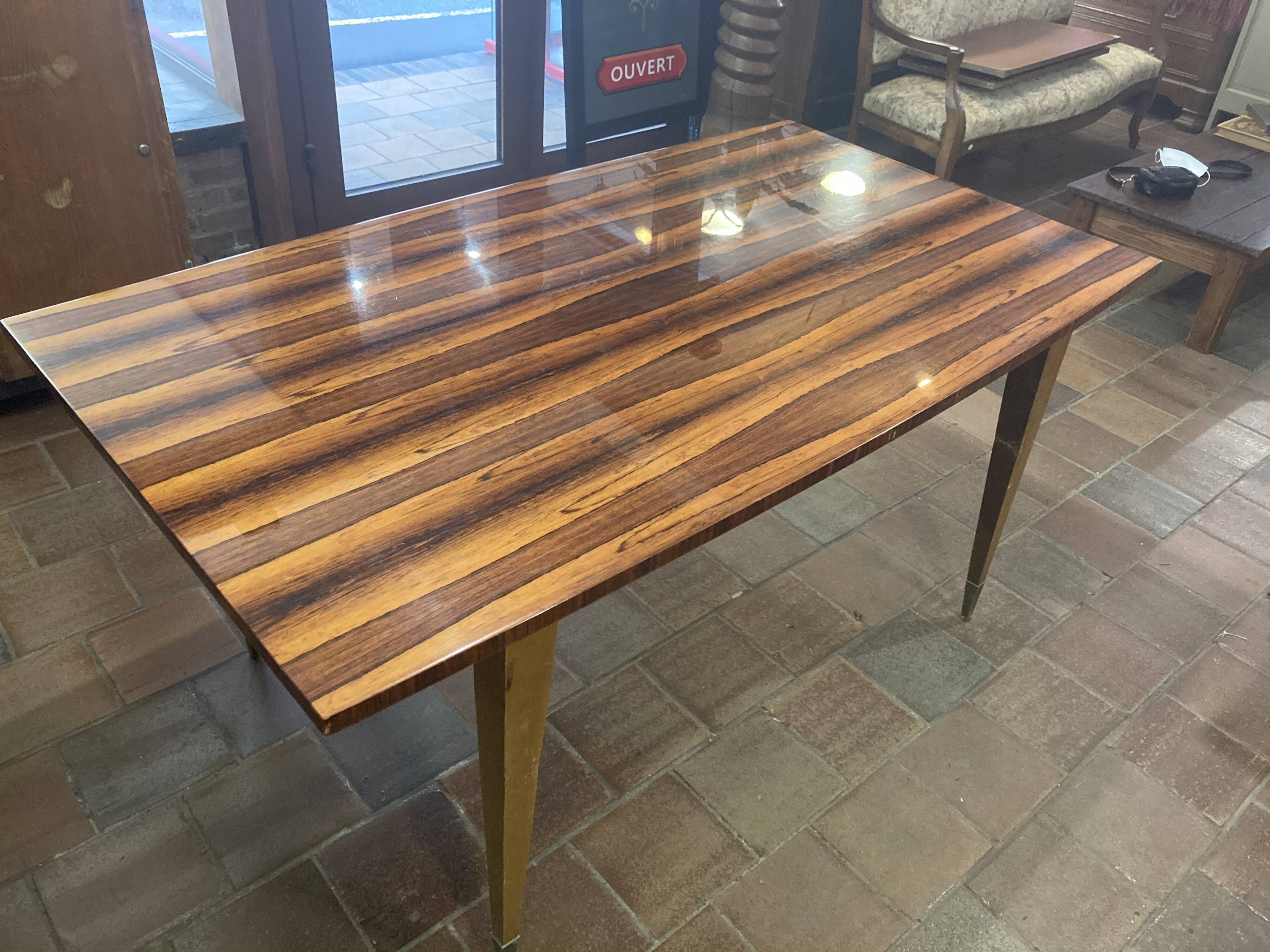 Table en ébène de Macassar laquée vers 1950