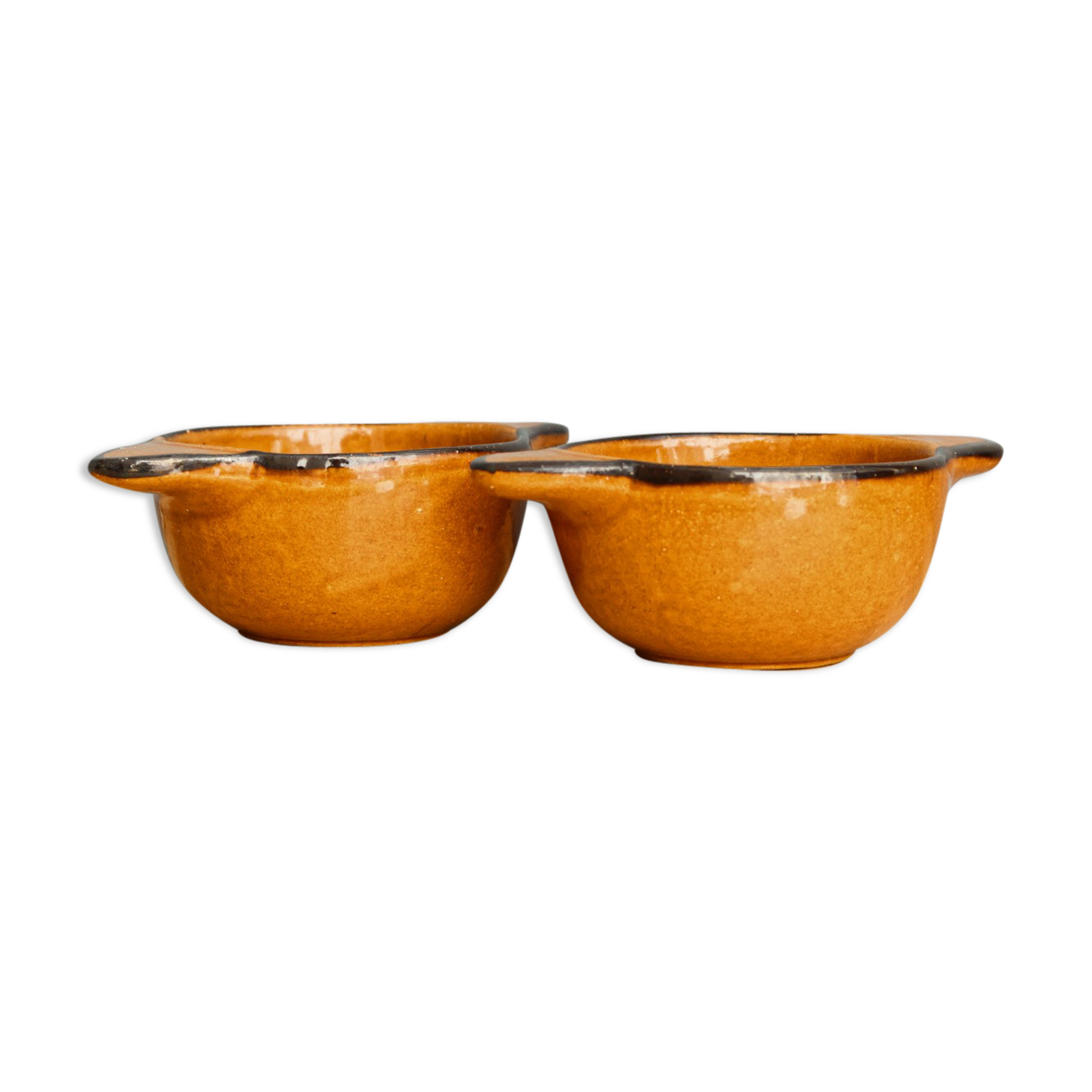 Pair of eared bowls in sandstones