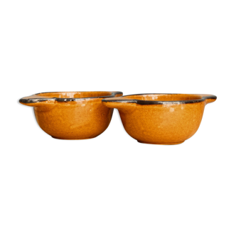 Pair of eared bowls in sandstones