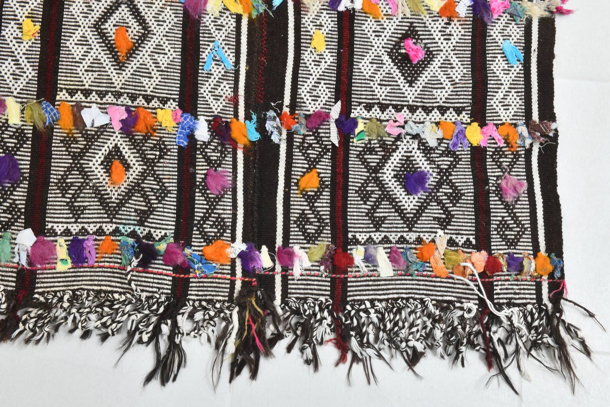 Tapis kilim turc blanc et noir