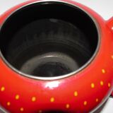 Enamelled strawberry kettle