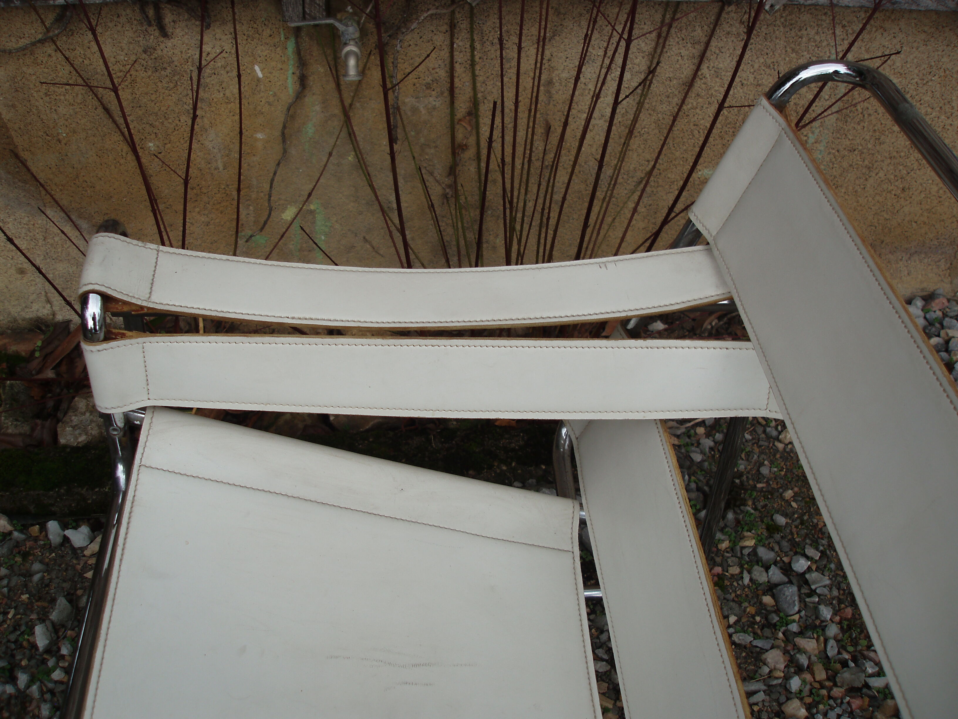 Marcel Breuer's Wassily B 3 armchairs pair in white and chrome leather