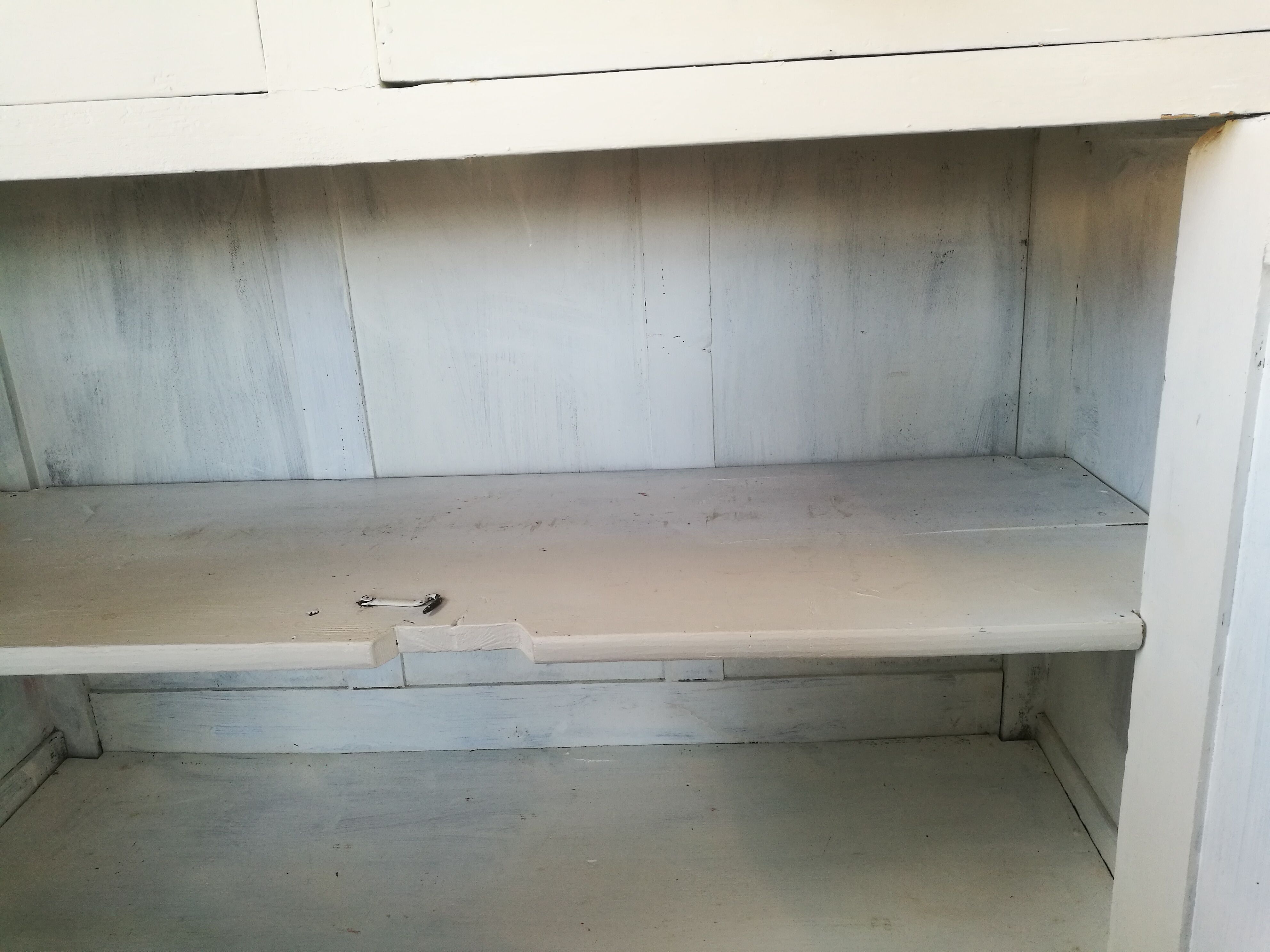 White parisian buffet