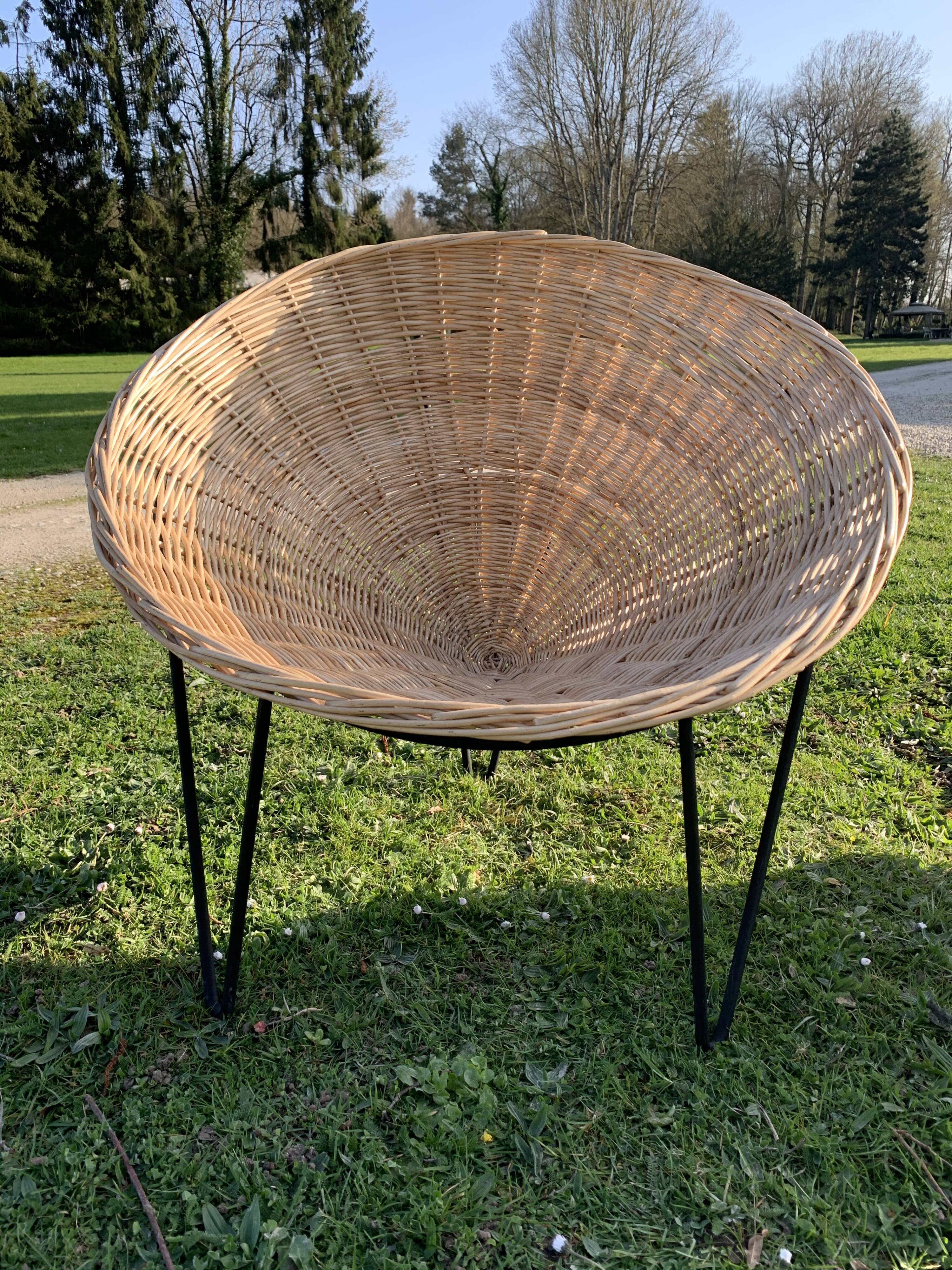 Pair of wicker armchairs