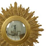 Miroir soleil Sunburst XL en résine dorée