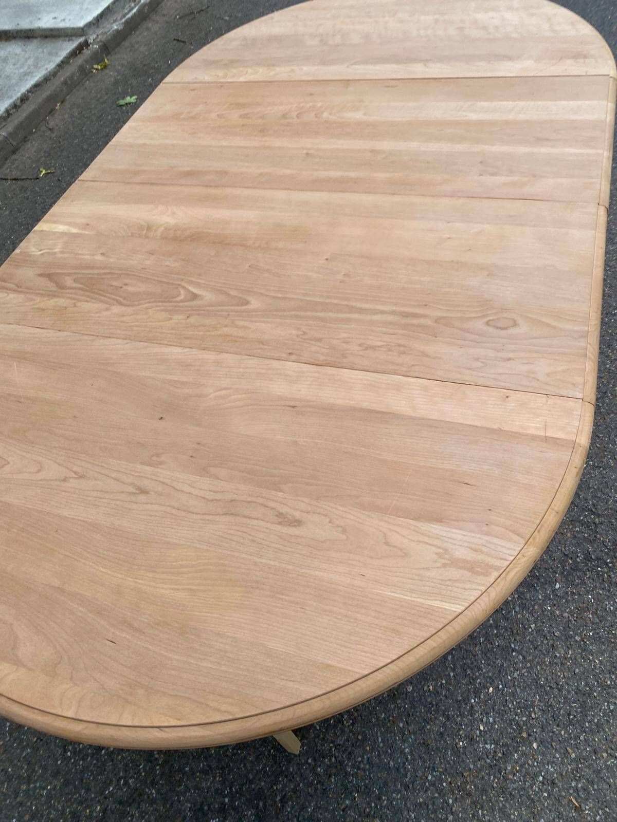 Table à manger ronde extensible décapée en merisier massif brut pied centra