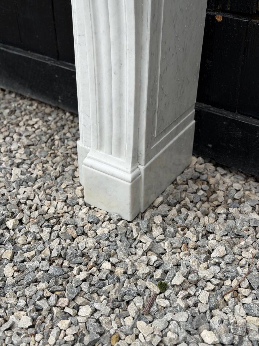 Louis XVI style fireplace in Carrara marble, circa 1880.