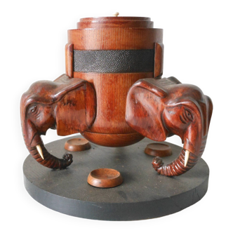 Tobacco pot/elephants/sharing