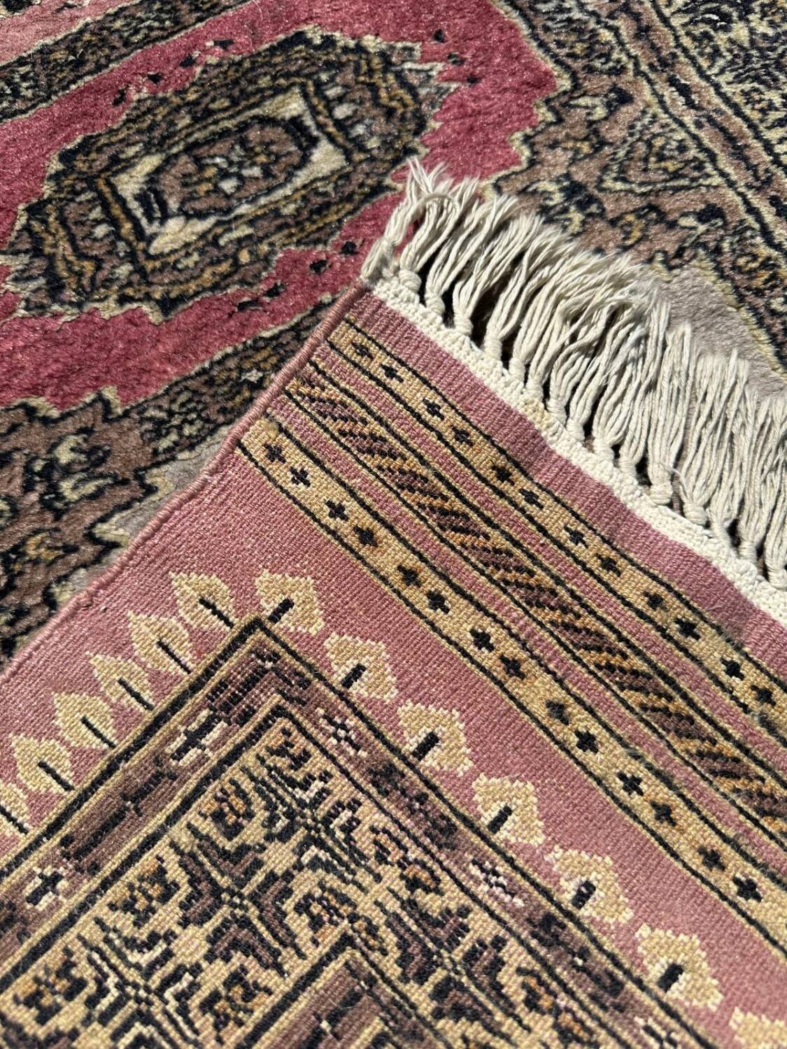 Handmade Pakistani rug