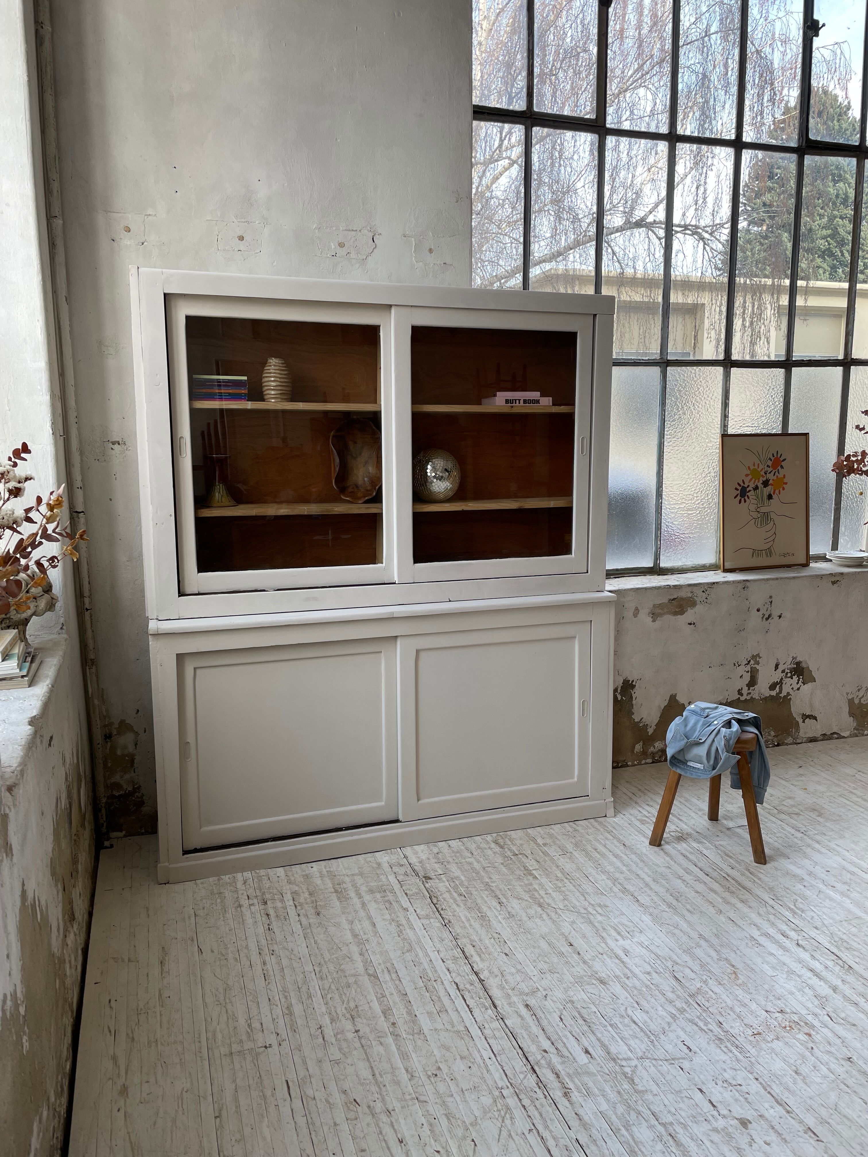 Library showcase ivory white sliding doors