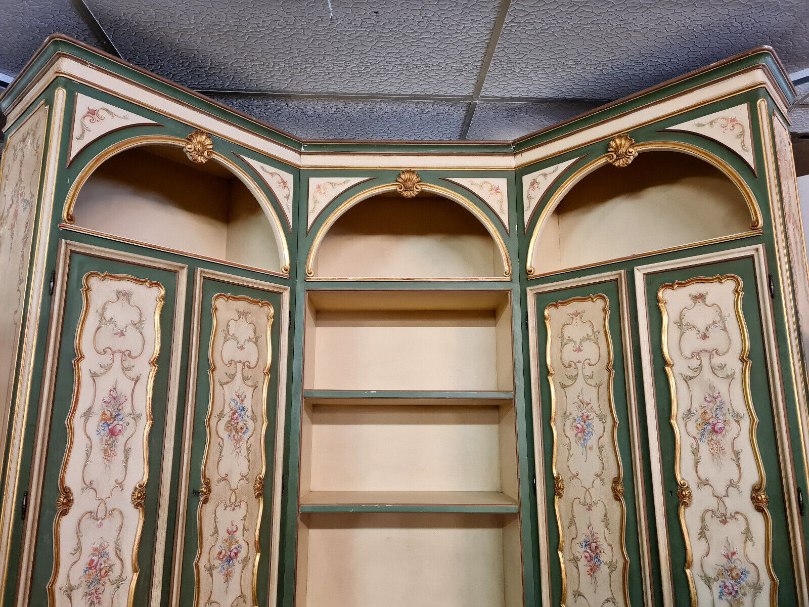 Louis XV Venetian corner bookcase in gilded and lacquered wood circa 1900