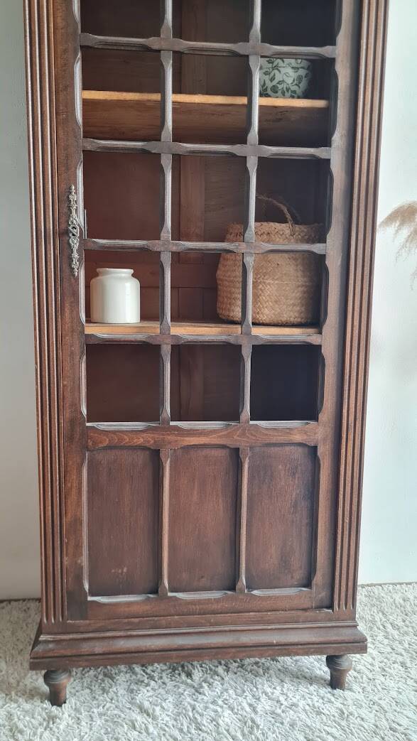 Parisian wardrobe - showcase spirit