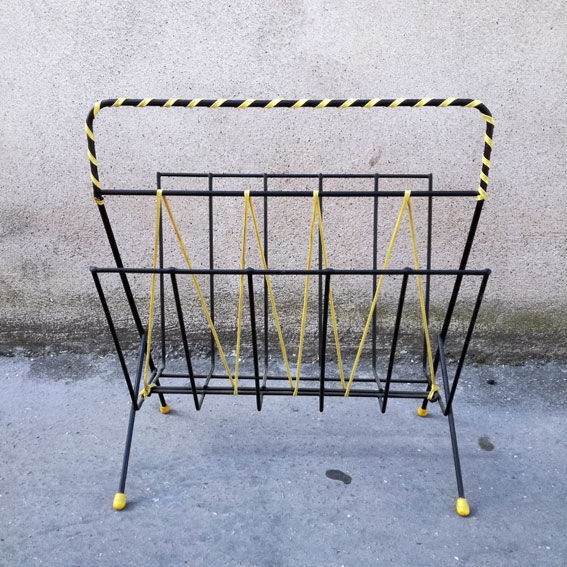 Magazine rack black and yellow lanyards