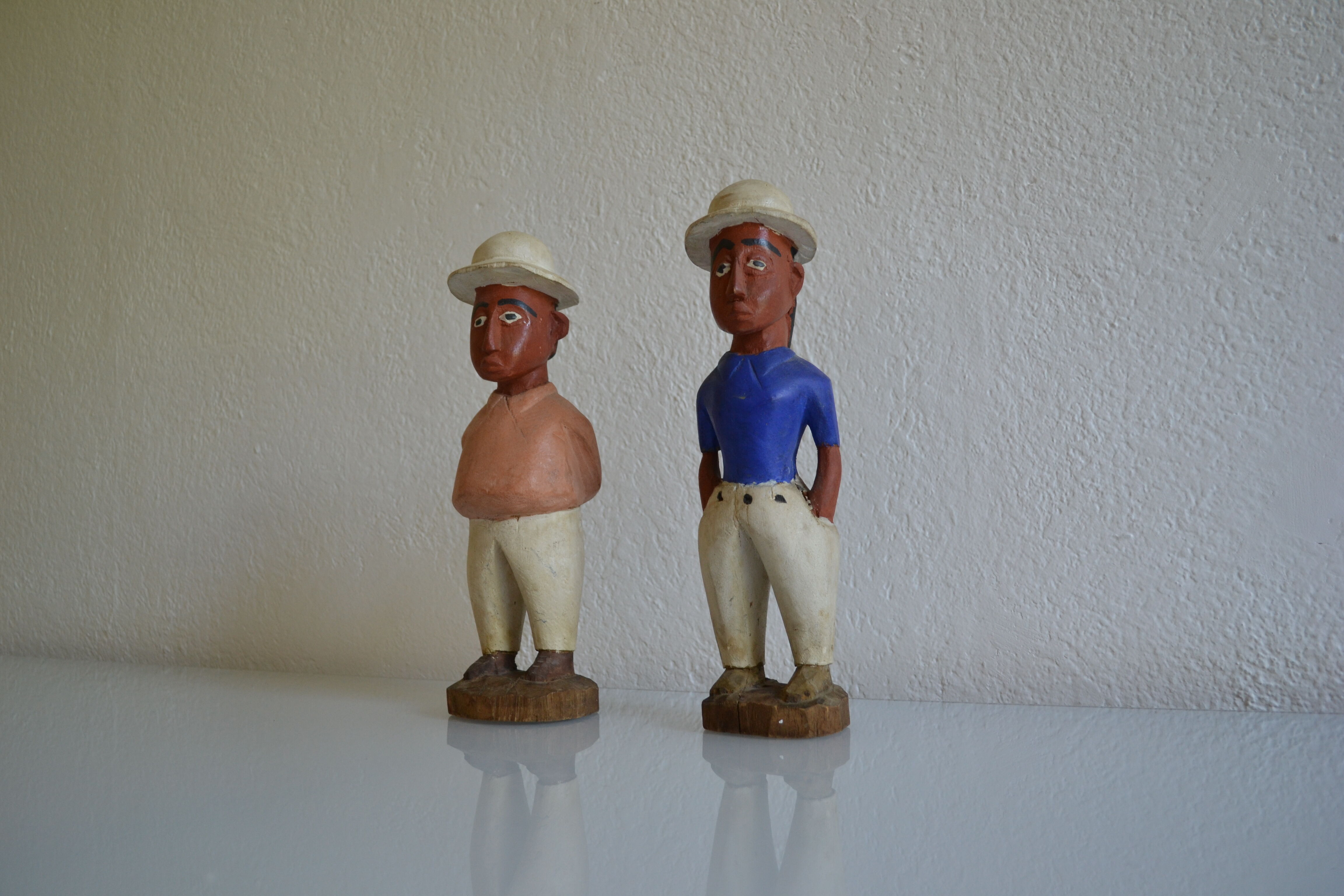 Couple of settlers African statuettes