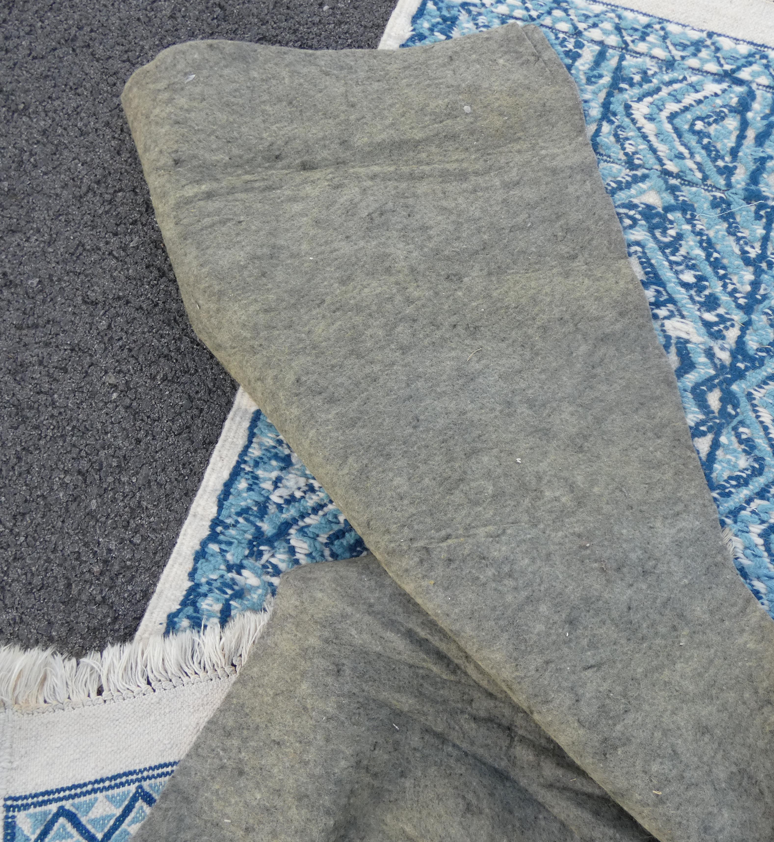 Oriental carpet 138 cm x 70 cm