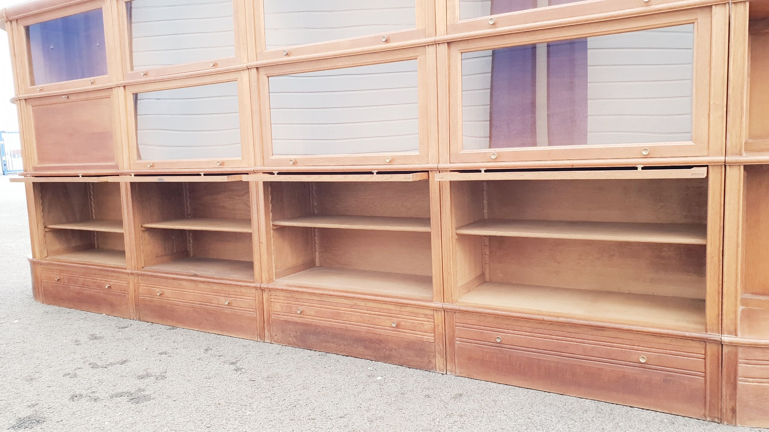 Vintage notary library