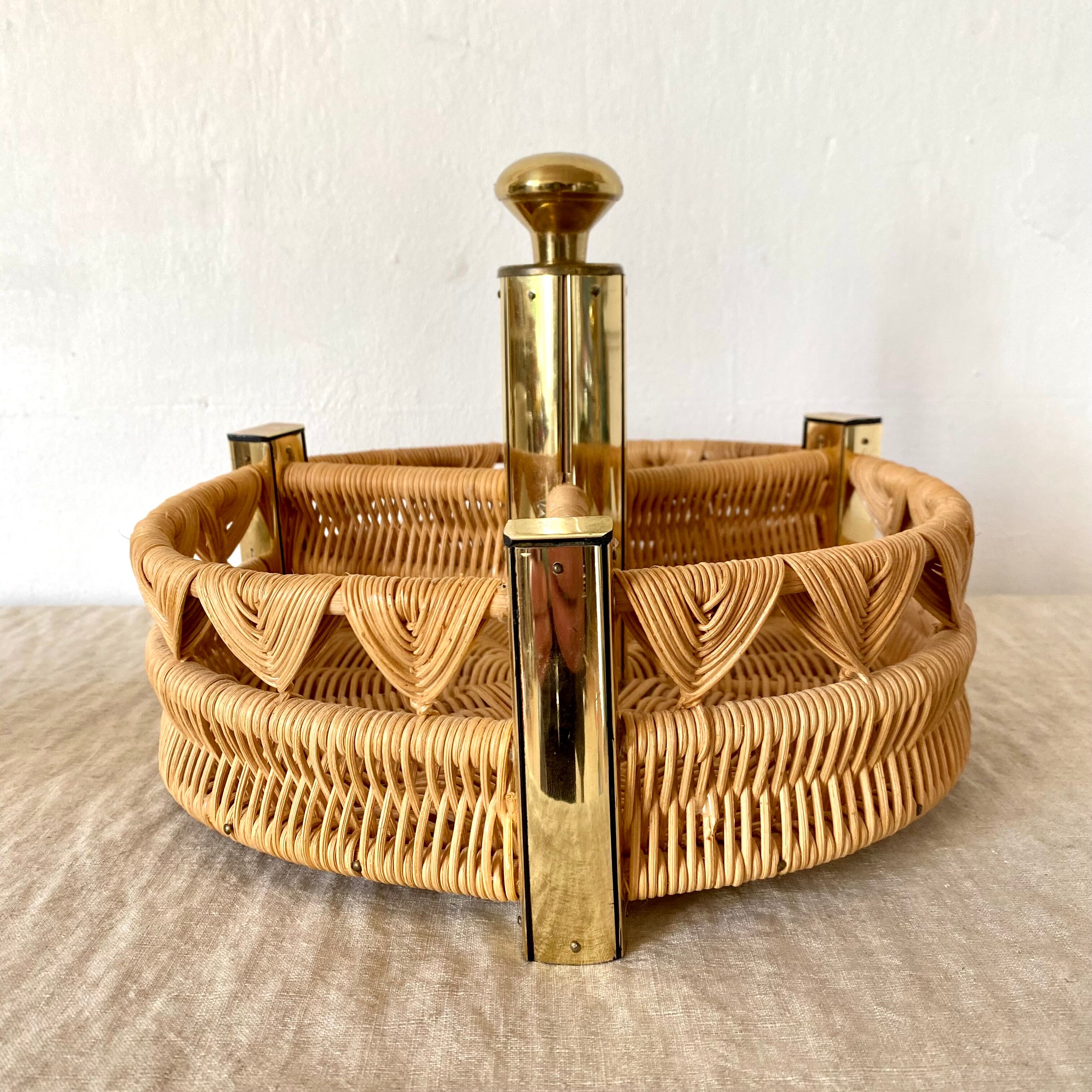Porte bouteilles vintage , porte plantes en rotin tressé