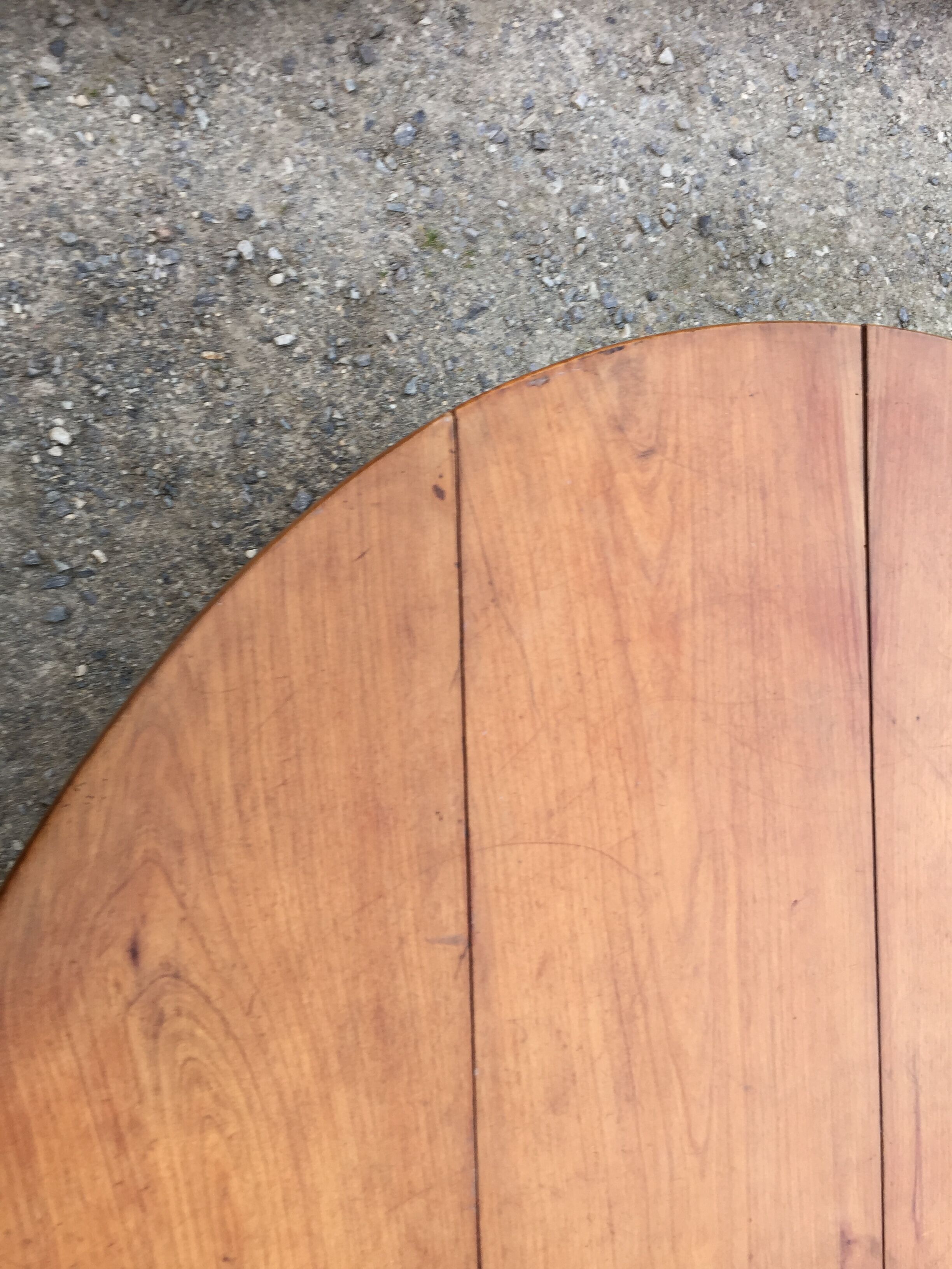 Old oval table Louis Philippe with 6 feet