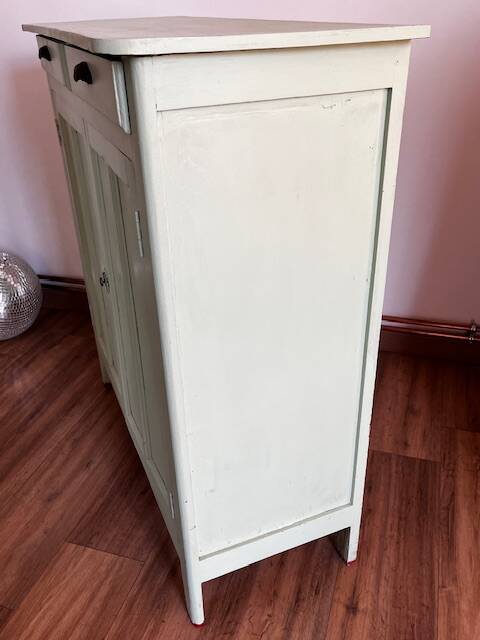 Green Parisian Buffet