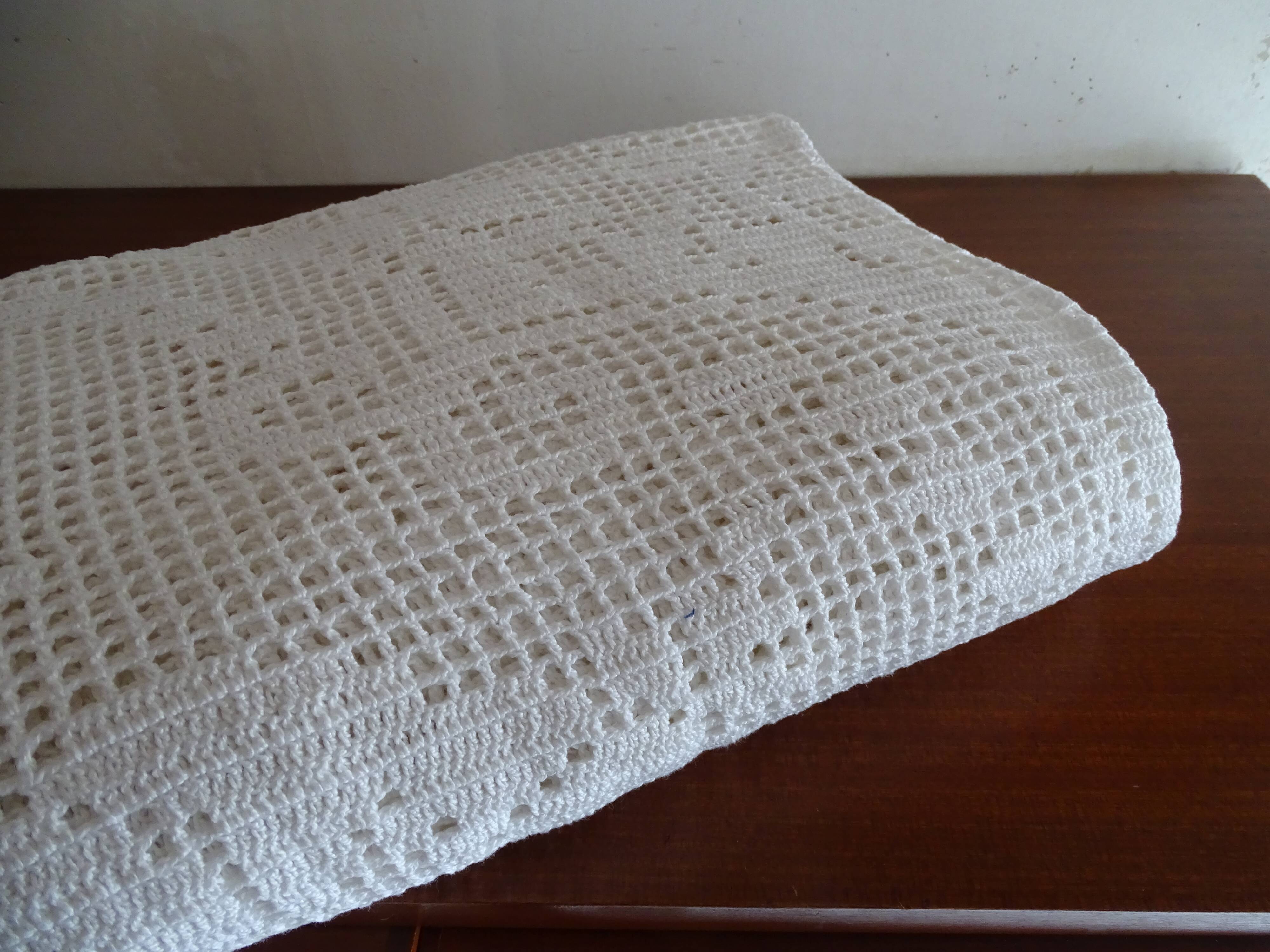 Antique crochet bed cover 240 x 190 cm