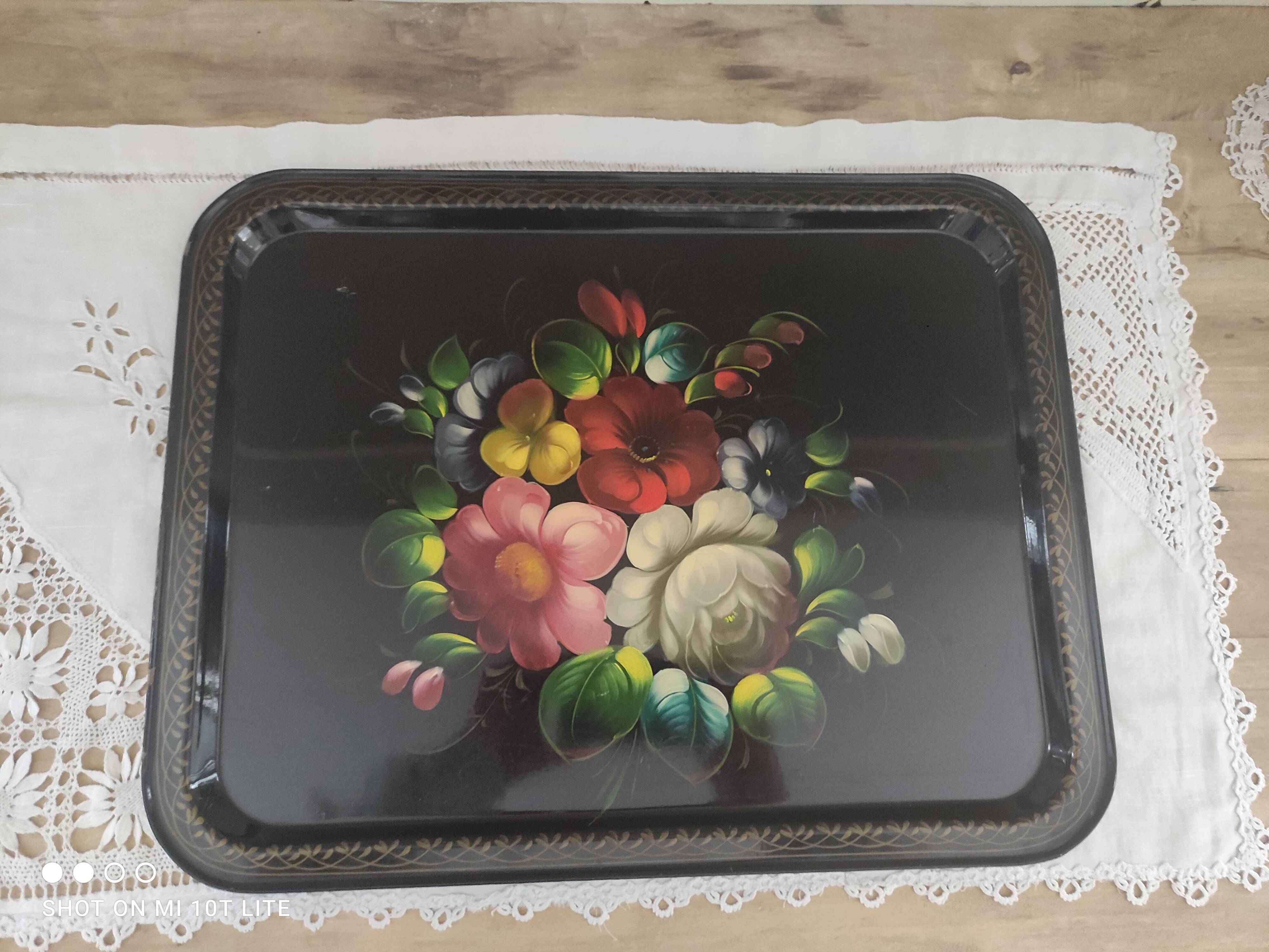 Plateau russe en tôle noire peinte à la main