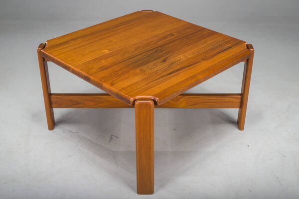 Table basse danoise en teck attribuée à Niels Bach, années 1960