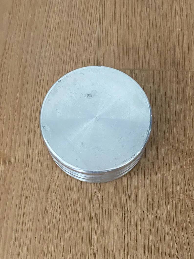 Vintage ashtray in solid aluminium | Ribbed industrial design | Retro Bauhaus style