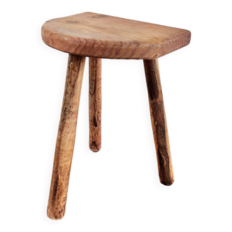 Tabouret tripode en bois brut