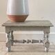 Tabouret vintage gris perle patiné