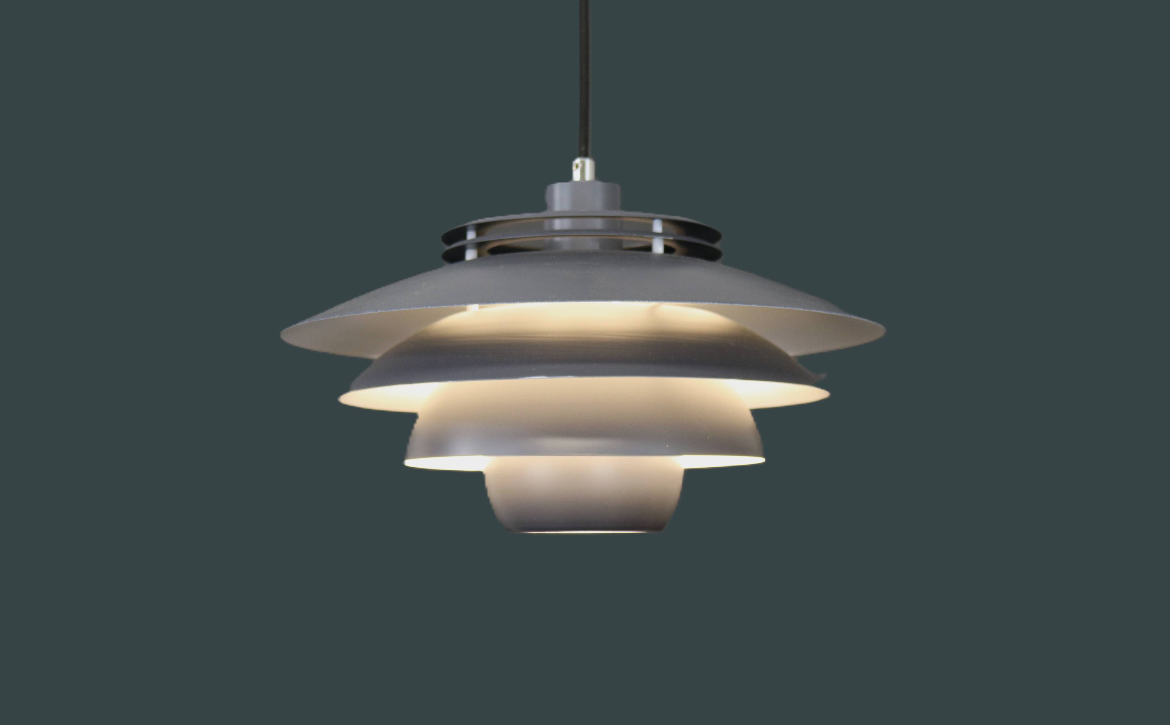 Beautiful antracite black Nordic pendant lamp