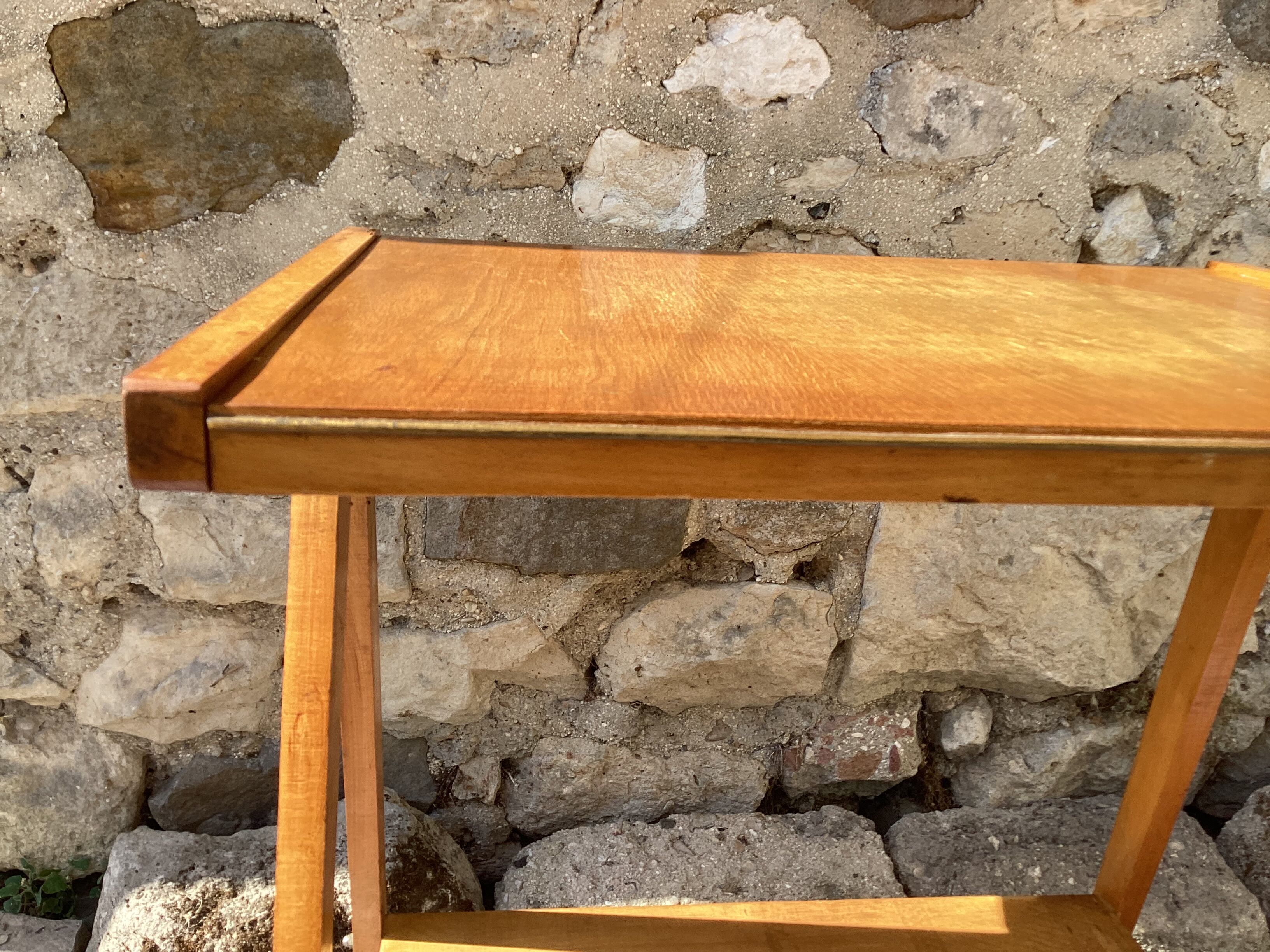 Side table compass foot