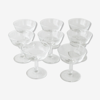 8 coupes à champagne anciennes modèle vintage en verre  taillé