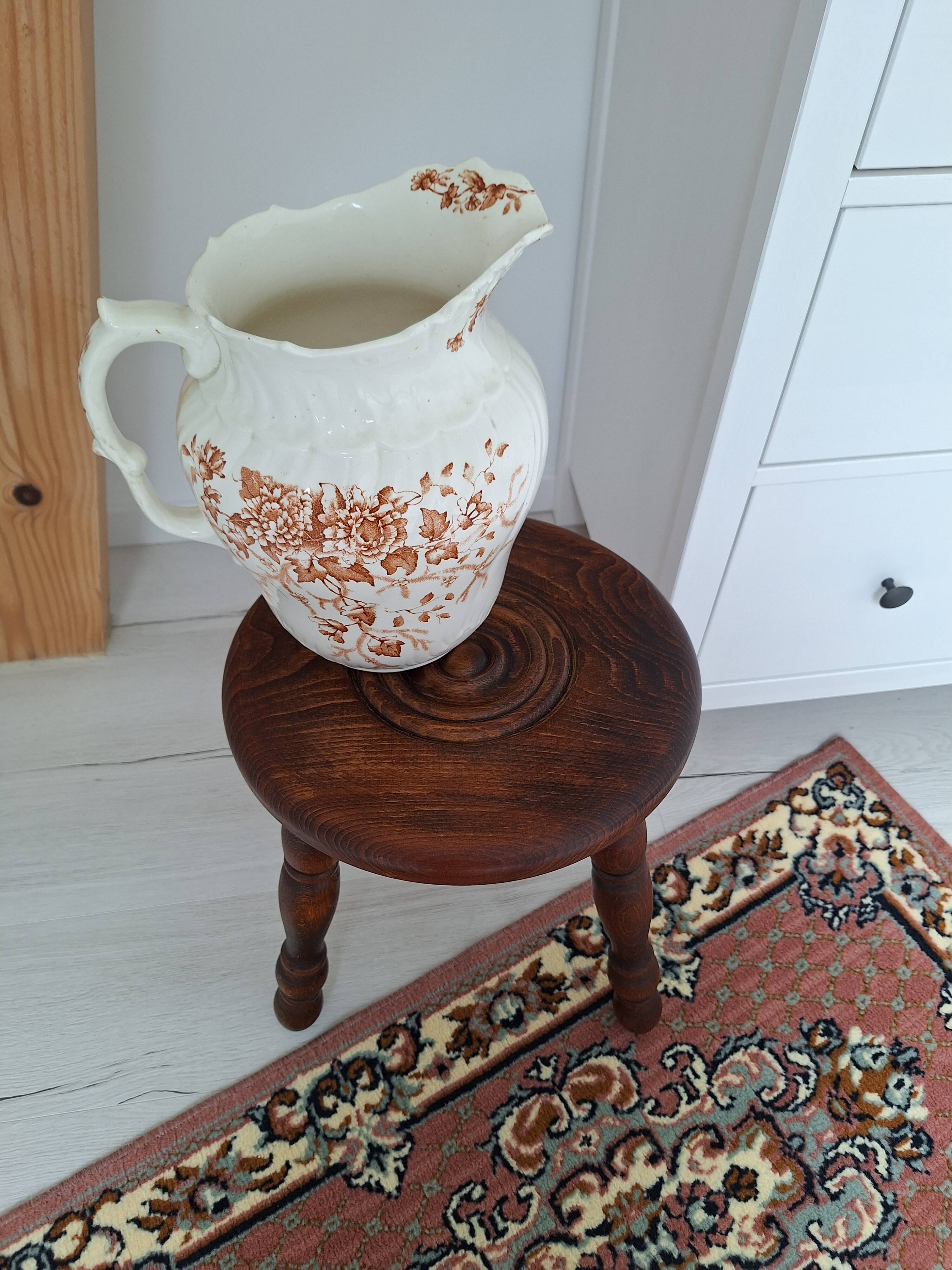 Vintage tripod stool