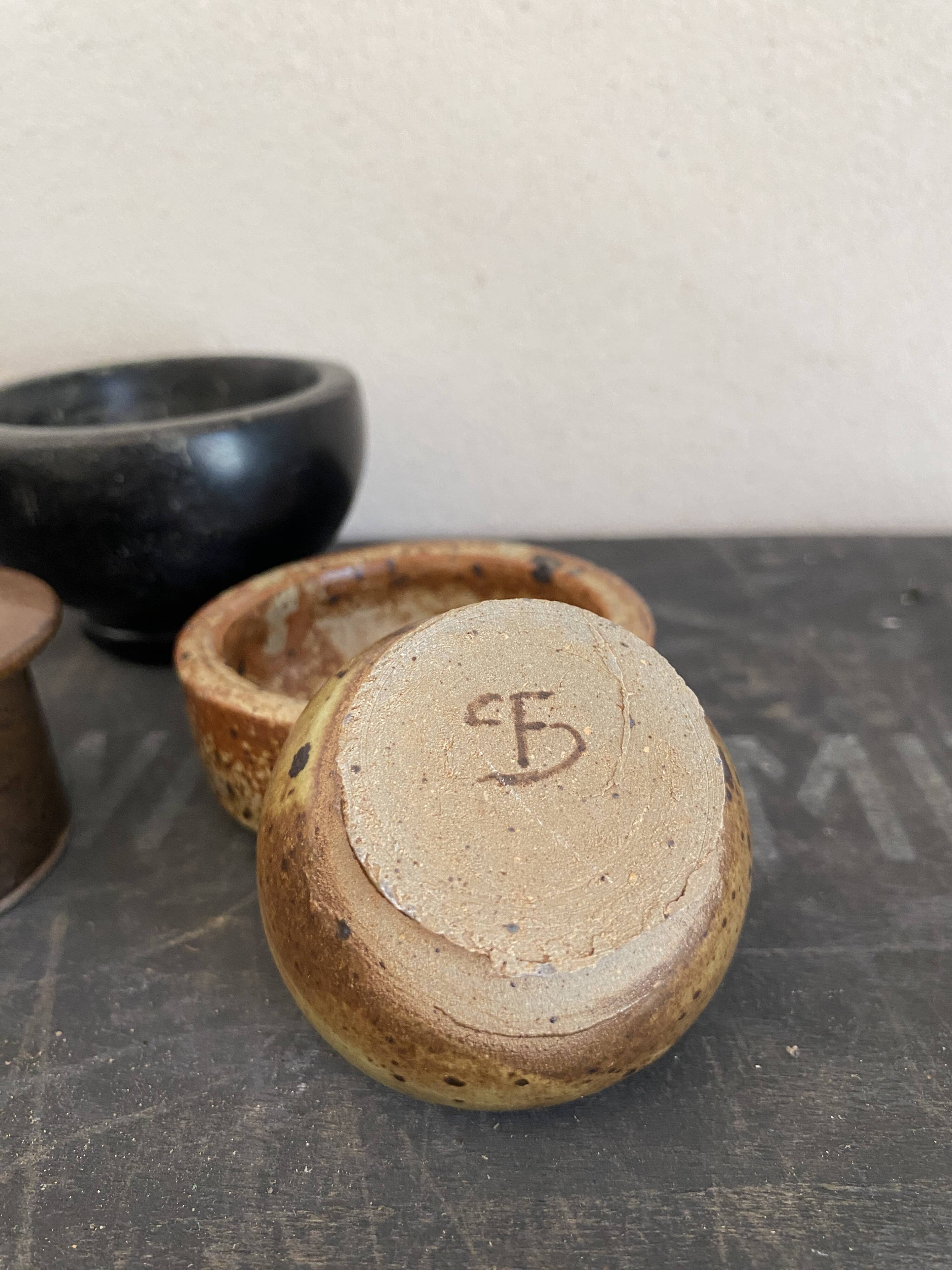 6 mini ceramic bowls, mother-of-pearl spoon
