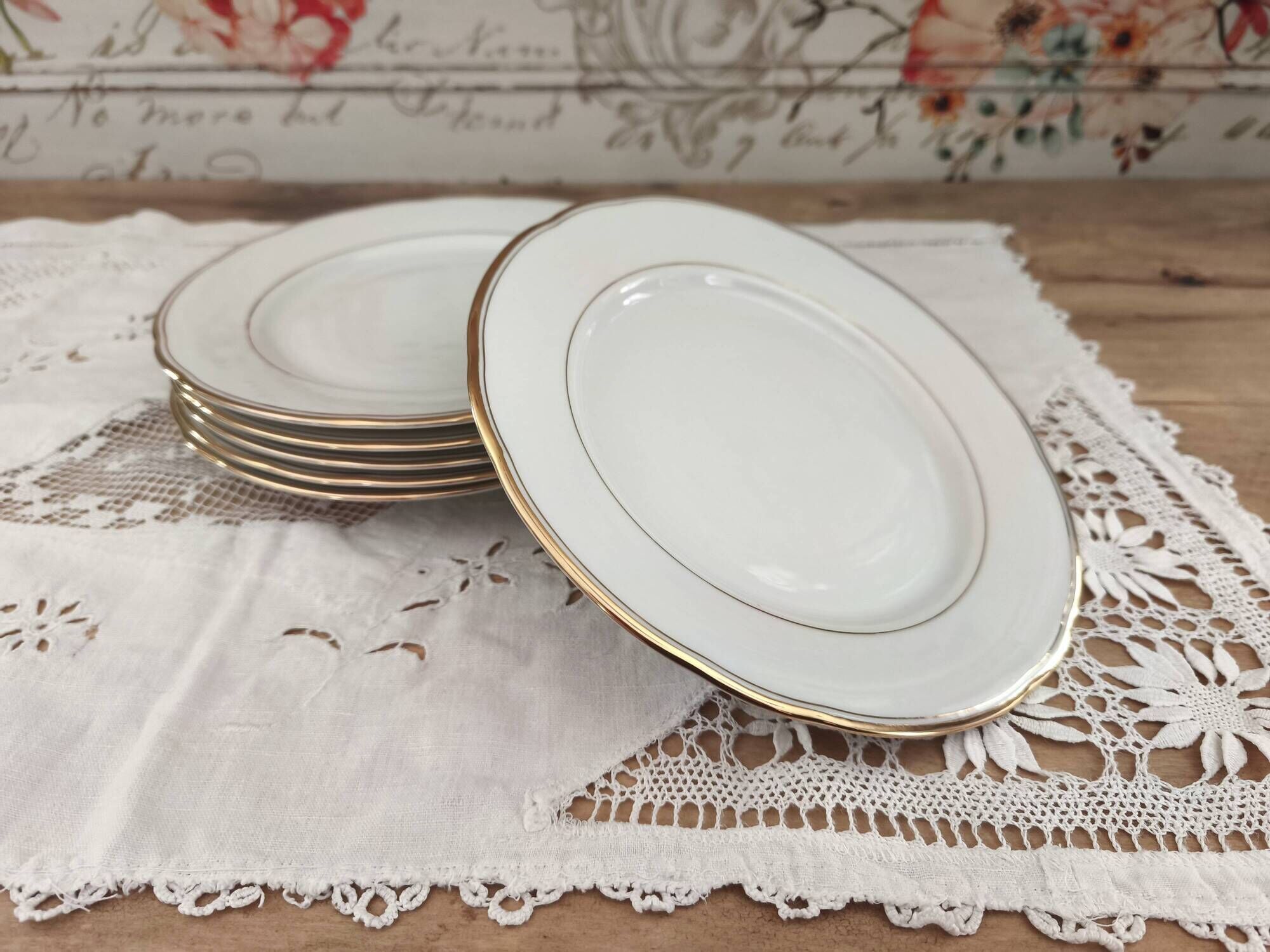 Set of 6 fine porcelain dessert plates from Bohemia with a gold rim.