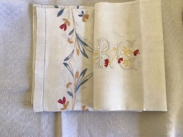 Linen table centre marked "RG" 70cmx84cm